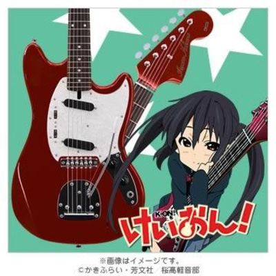 Azusa-Nakano-K-ON!-5th-Anniversary-Guitar-Image-1